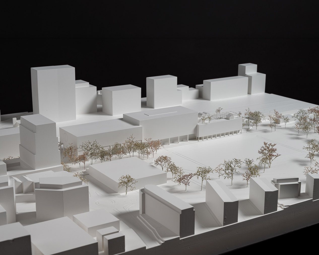 Wettbewerb Rotkreuz: Arbeitsmodell des Quartiers mit dem Neubau im Zentrum